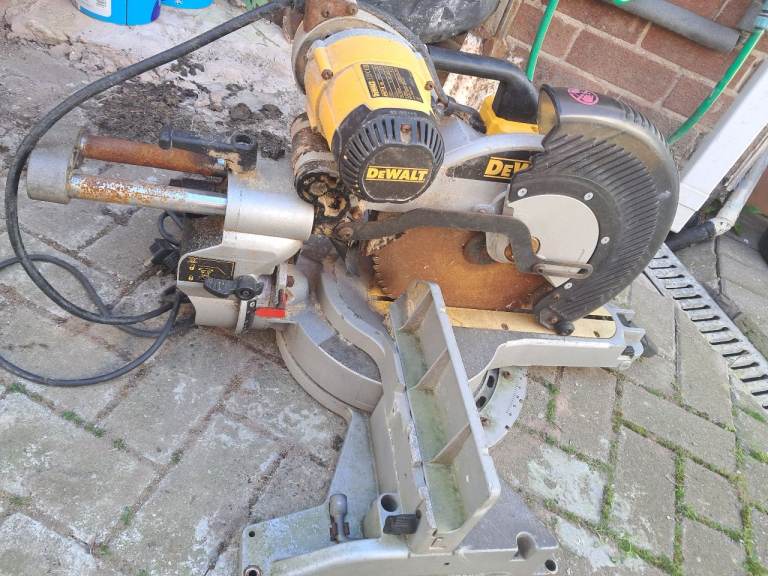 DeWALT DW718 - GB MITRE SAW FOR SALE