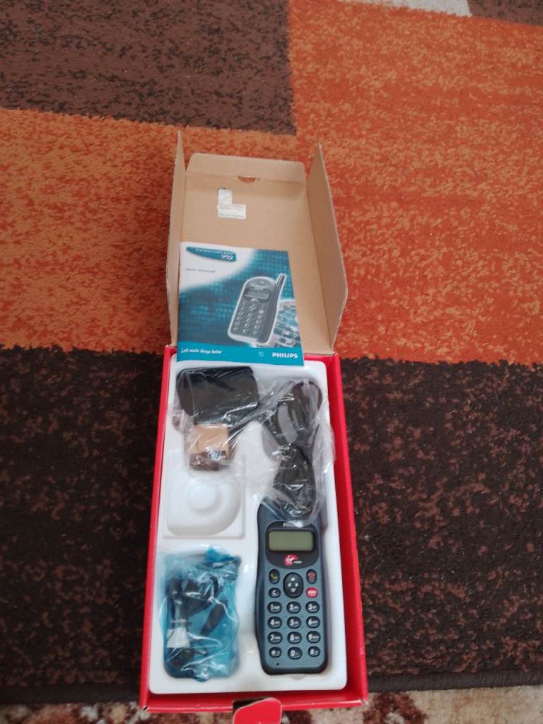 vintage Philips savvy mobile phone with accessories
