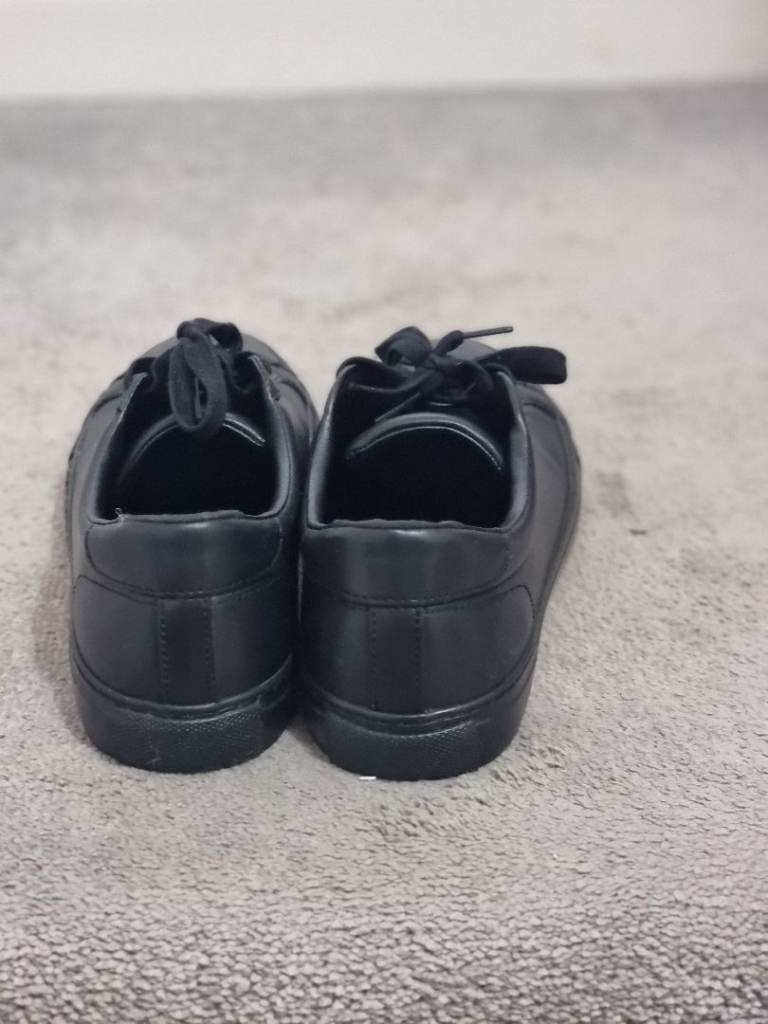 Black Trainers 