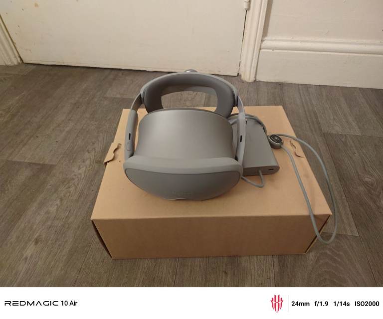 VR headset 