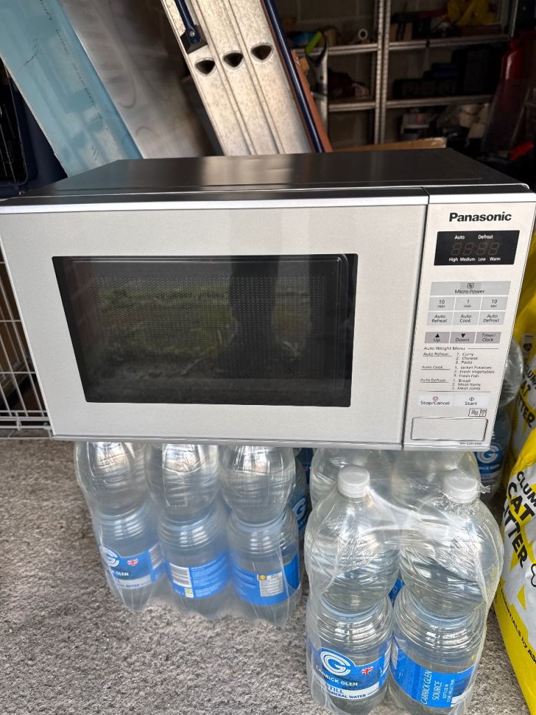 Panasonic Microwave 20L. Model number NN-E281MM. 20 Litres