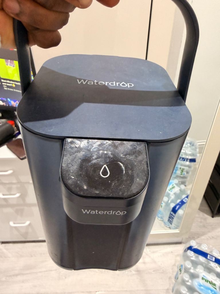 Water drop water dispenser