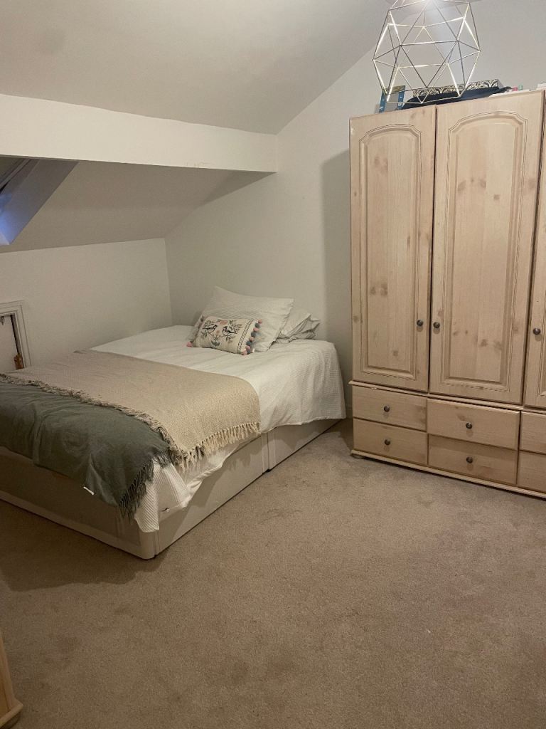 Room to rent - female only 