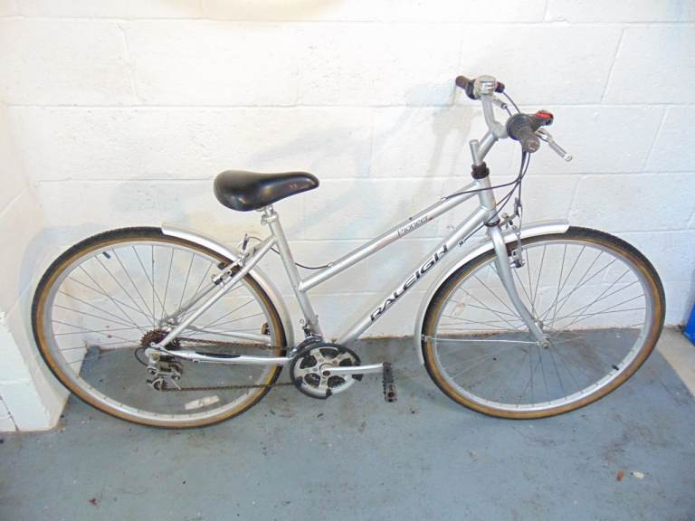 Raleigh Pioneer (19 inch frame) Hybrid/Town/City Bike (free local delivery)