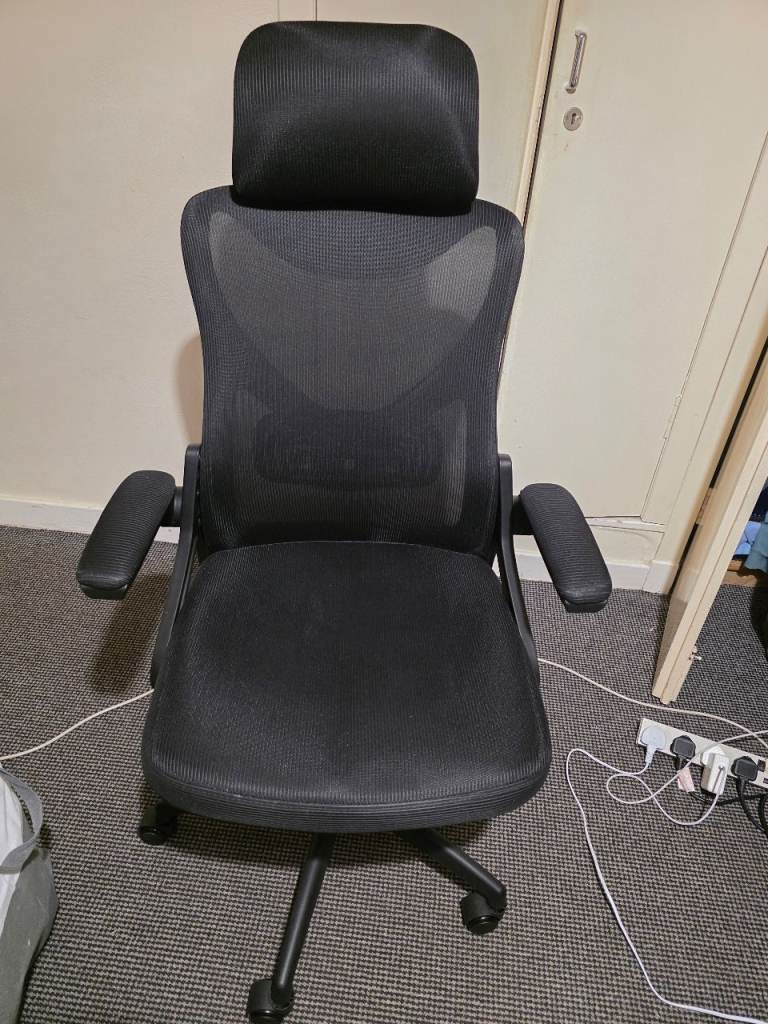 Ergonomic Office Chair with Headrest – Comfortable & Portable