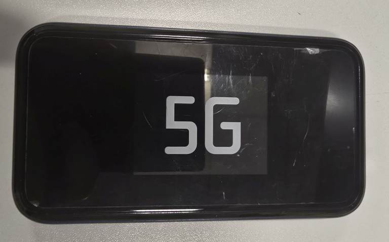 ZTE Vodafone MU5001 5G Unlocked Portable Mobile Hotspot Router WiFi RJ45 Touchscreen