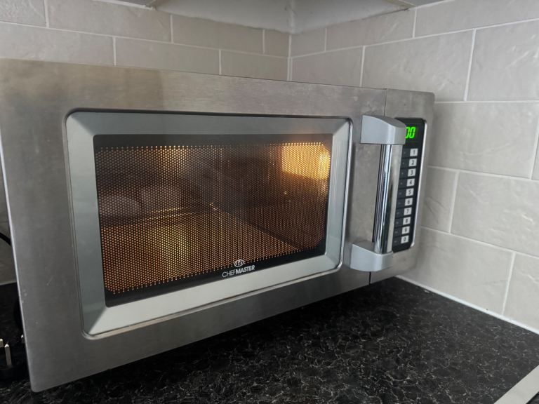  Chefmaster Commercial Microwave Oven – Good Condition