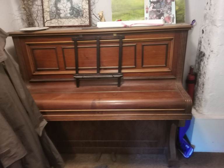 Piano free to collect
