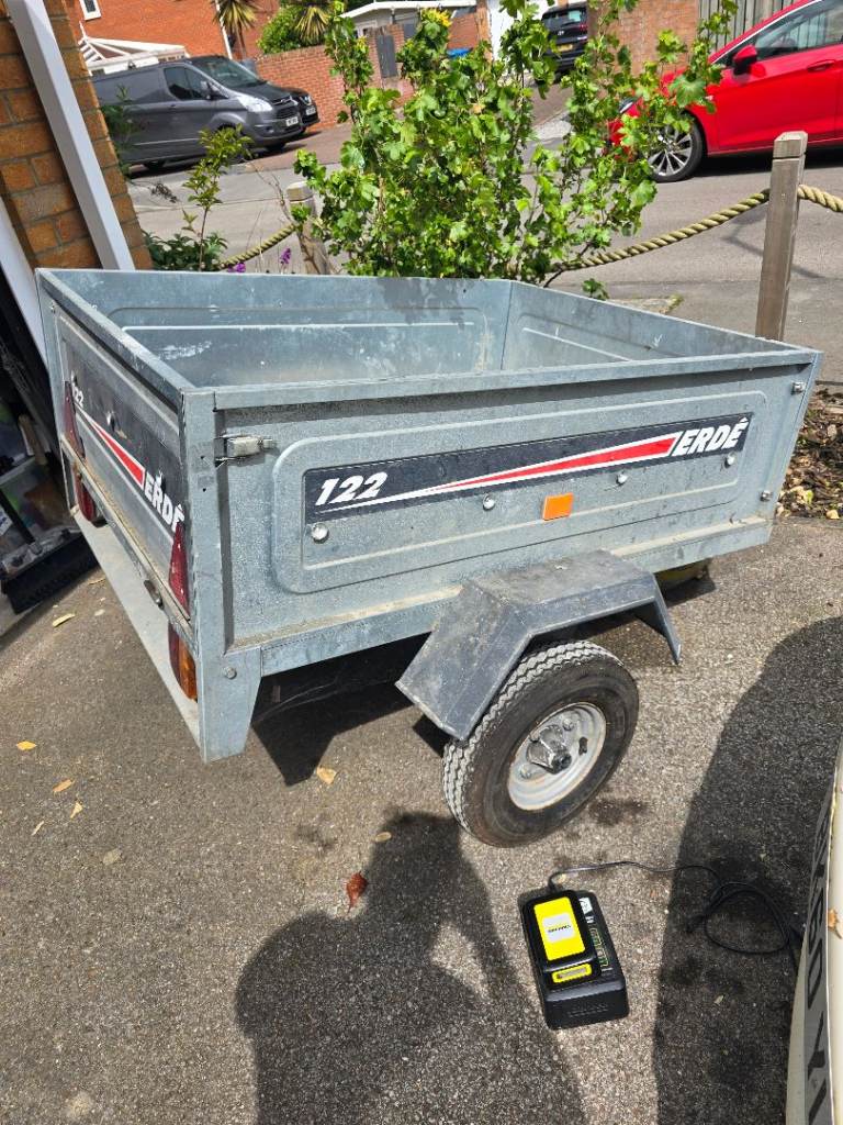 Trailer with electrics
