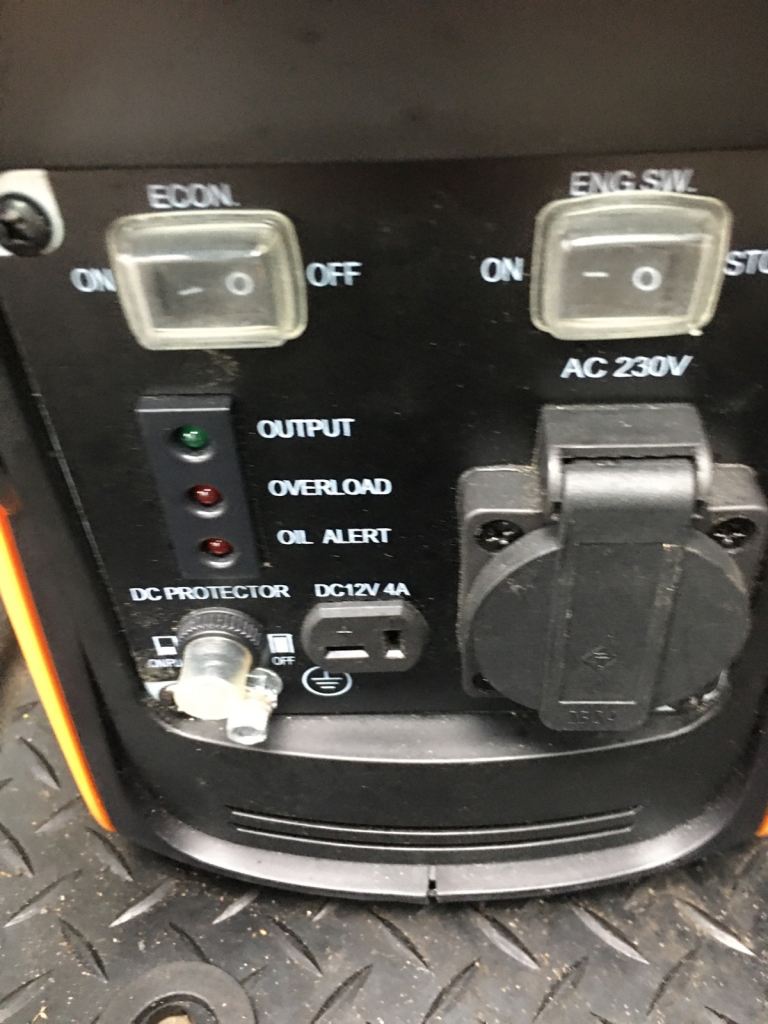 IMPAX / WOLF 800 WATT INVERTER PETROL PORTABLE  GENERATOR LIKE HONDA SUITCASE PORTABLE 