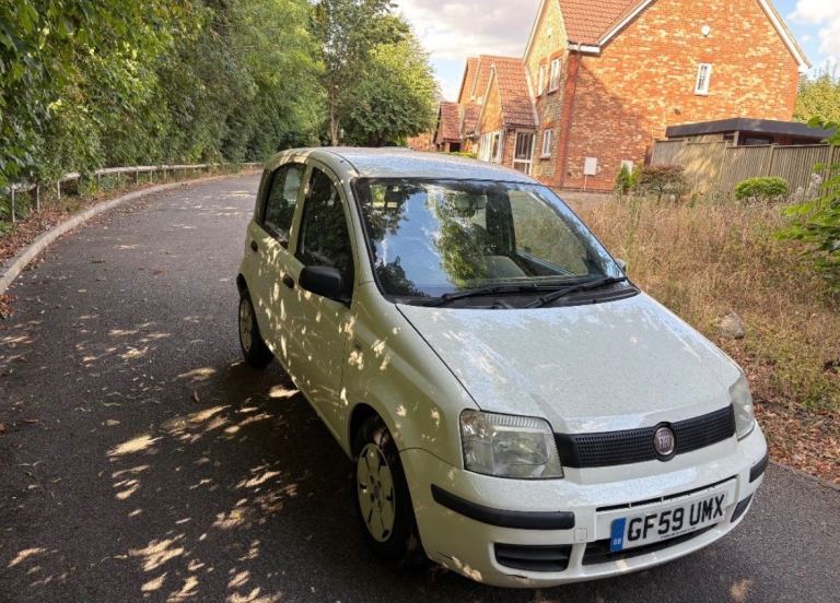  2010 FIAT PANDA 1.1, LOW MILEAGE, £35 TAX ,11  MONTHS MOT, FULL SERVICE HISTORY, CHEAP TO RUN