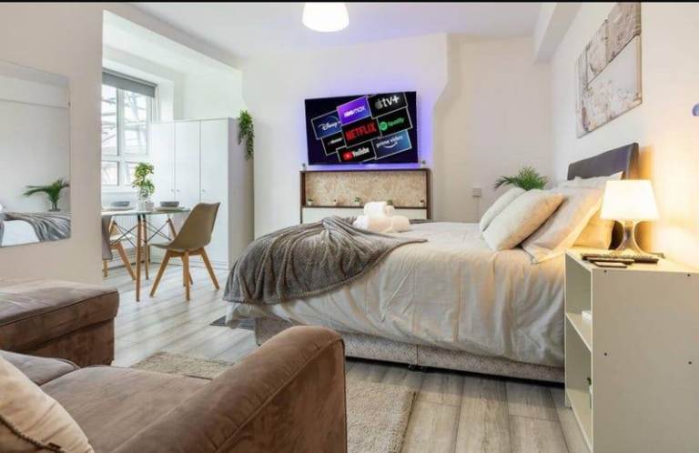 🍁Amazing Double Room | In Bow (E3) | Near Bromley-by-Bow Station | Available Now!!