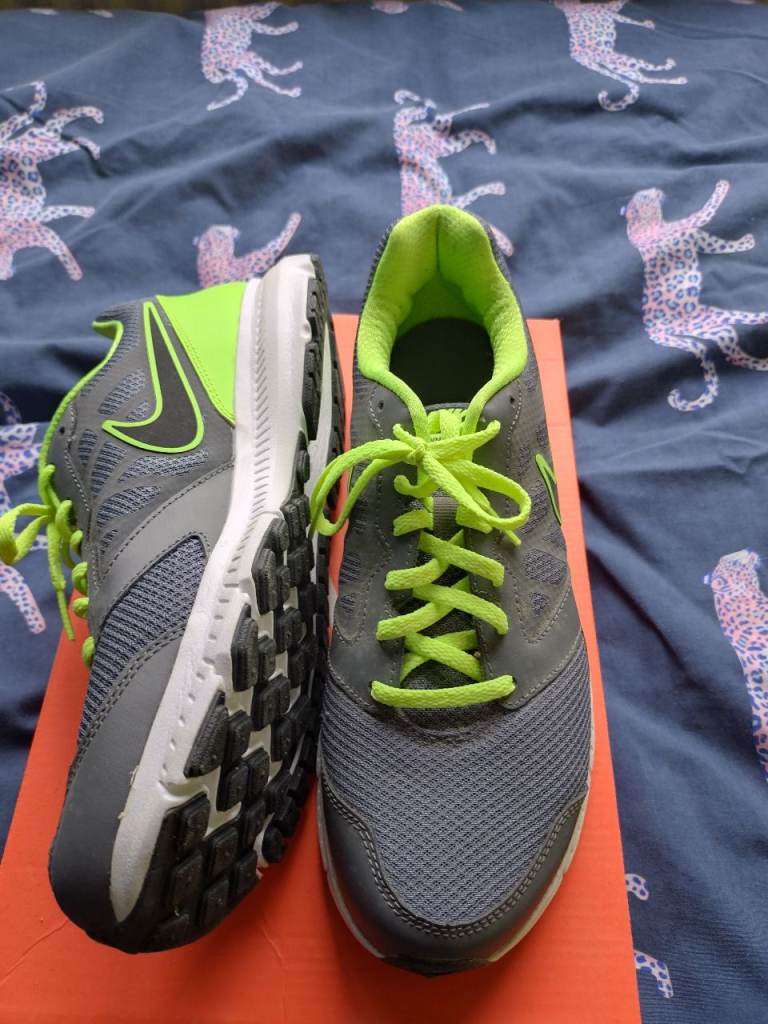 Nike Grey & Neon Green Trainers – Good Condition