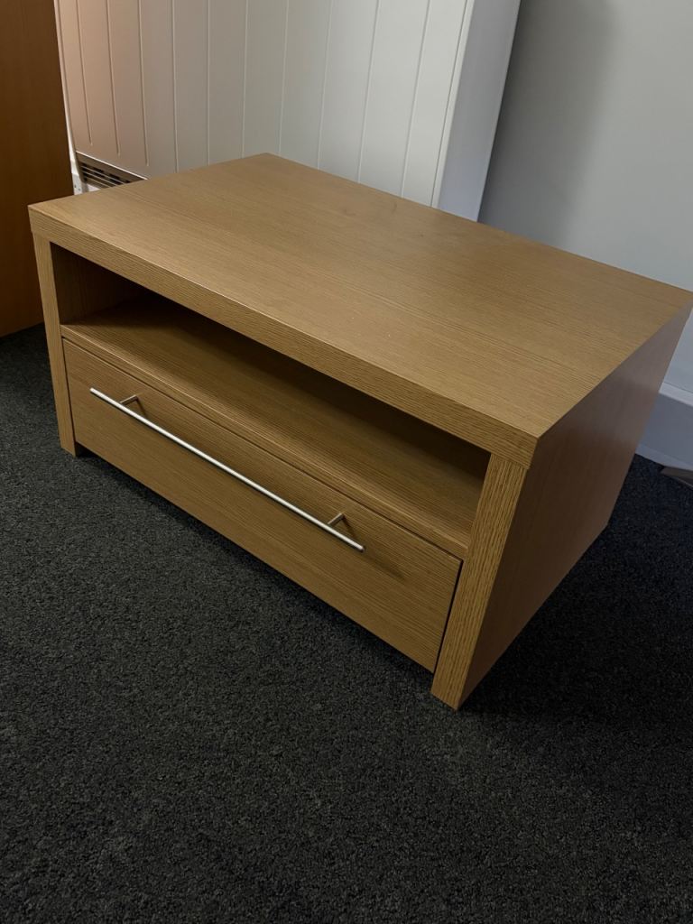 Wooden Bookshelf with 5 Shelves – Good Condition
