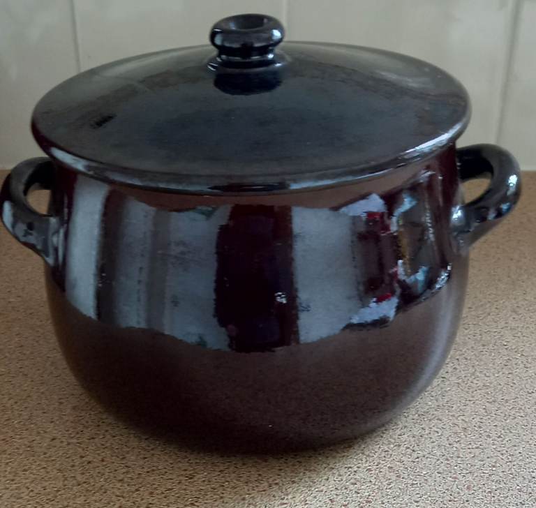 Glazed Earthenware casserole pot 