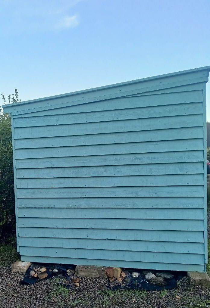 LARGE TOP QUALITY SHED