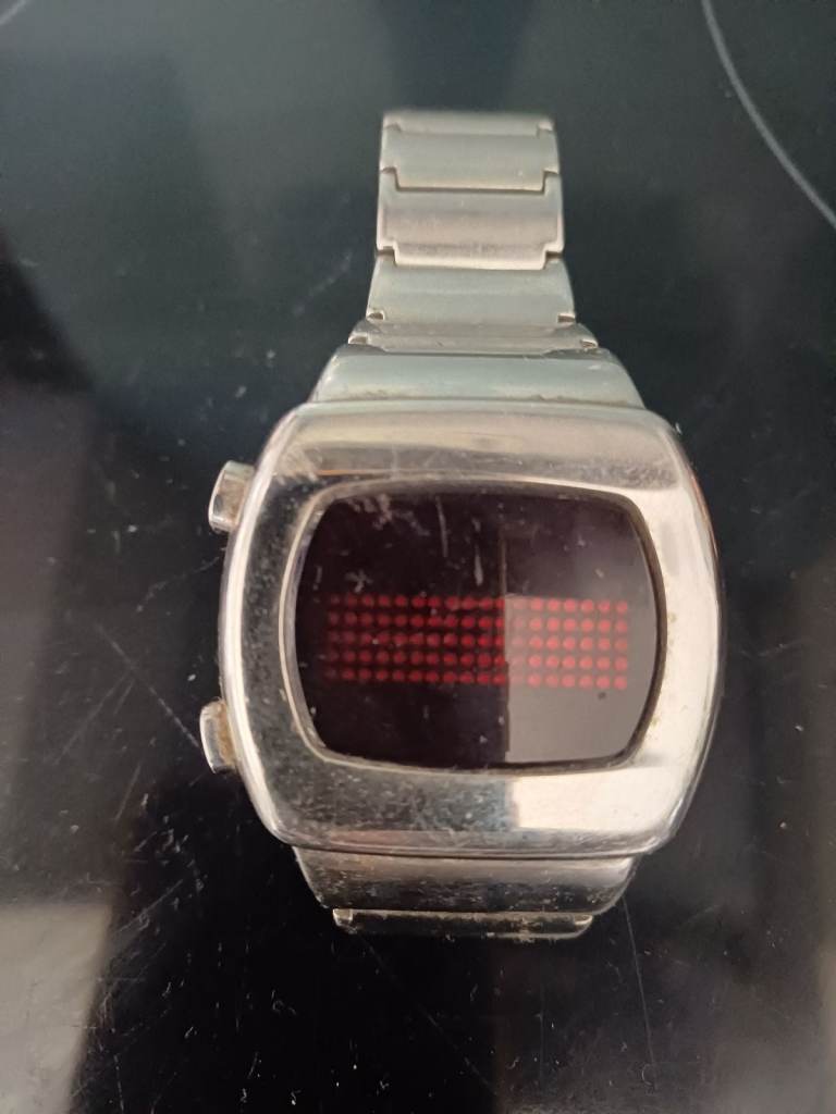 Reduced for quick sale .....Retro digital watch 