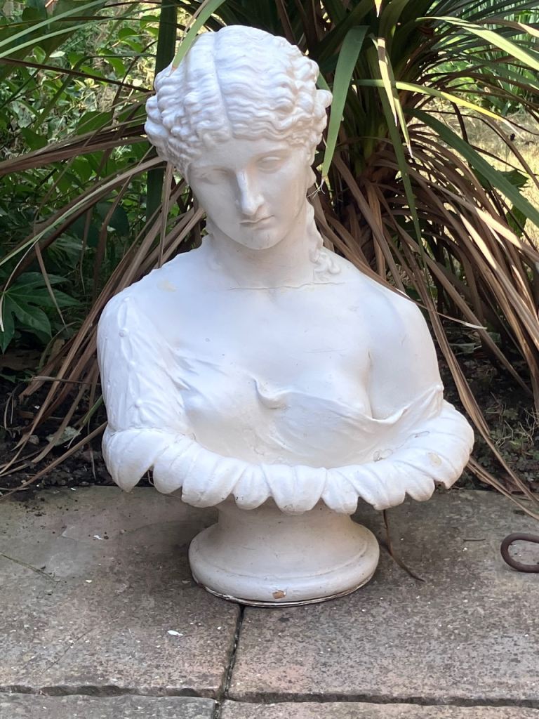 Beautiful Bust Statue of Romanesque Lady – Good Condition
