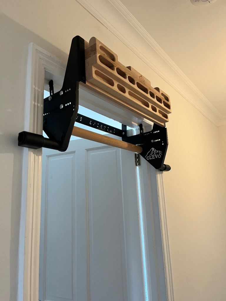 Hangboard with door mount 