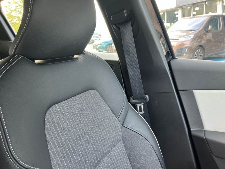 2022 Renault Clio 1.6 E-TECH Hybrid 140 SE Edition 5dr Auto Hatchback PETROL/ELECTRIC Automatic