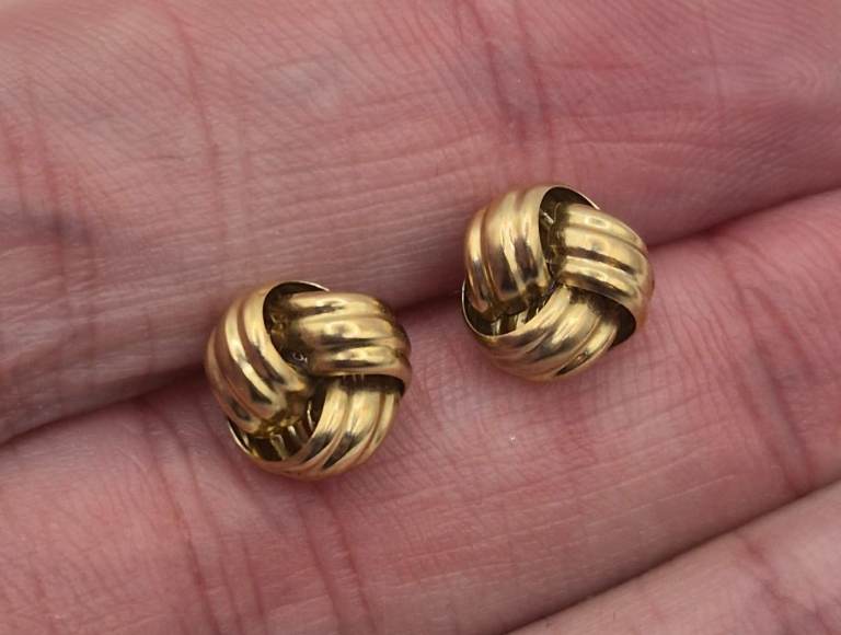 9ct gold knot stud earrings