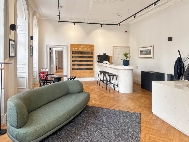 Edinburgh - EH1 3EG, Find office space in Signature Edinburgh, 6 Waterloo Place for 4 people