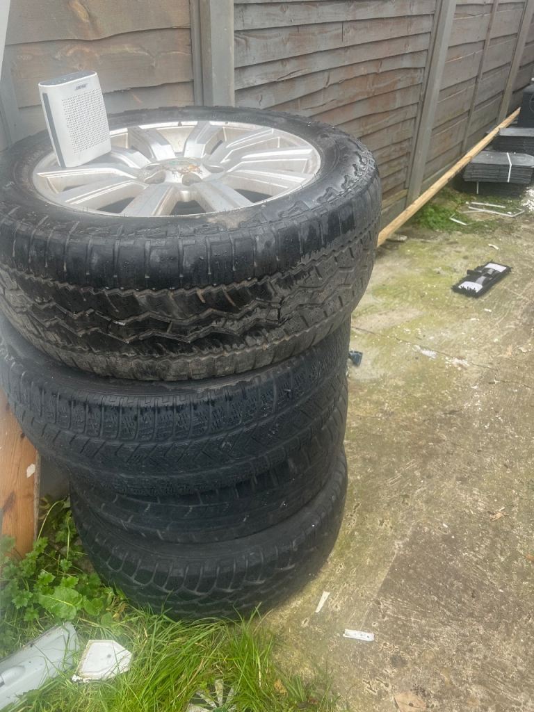 genuine land rover wheels and good tyres