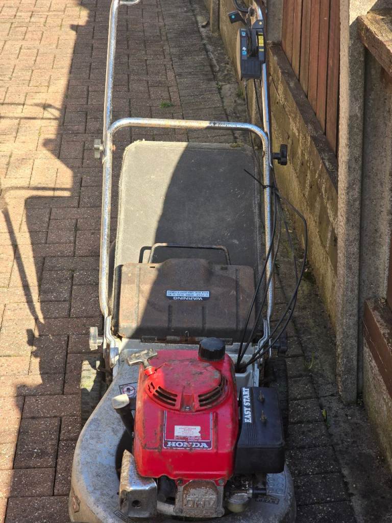 HONDA LAWNMOWER 