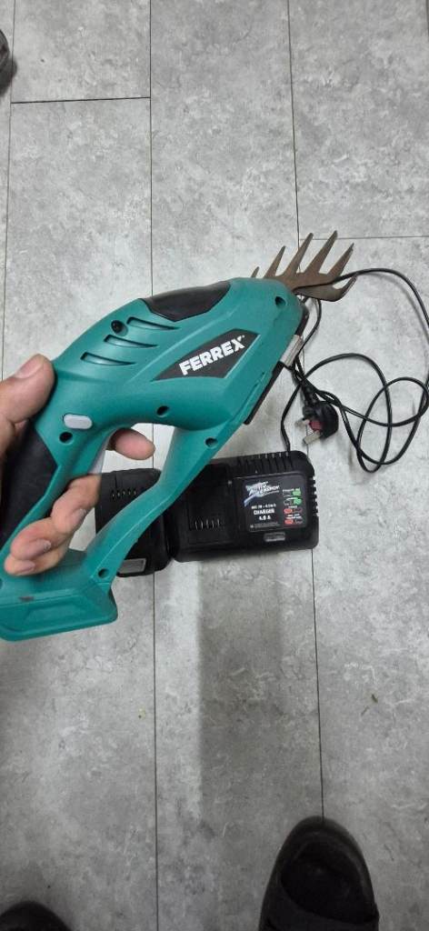 Hedge/grass shearer trimmer