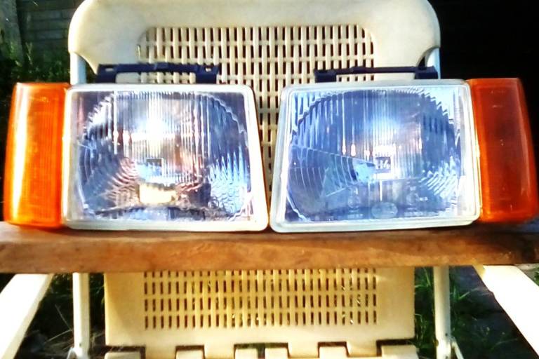 VAUXHALL NOVA 1.3 SR PAIR GLASS HEADLAMPS AND INDICATORS EX 1987 D REG