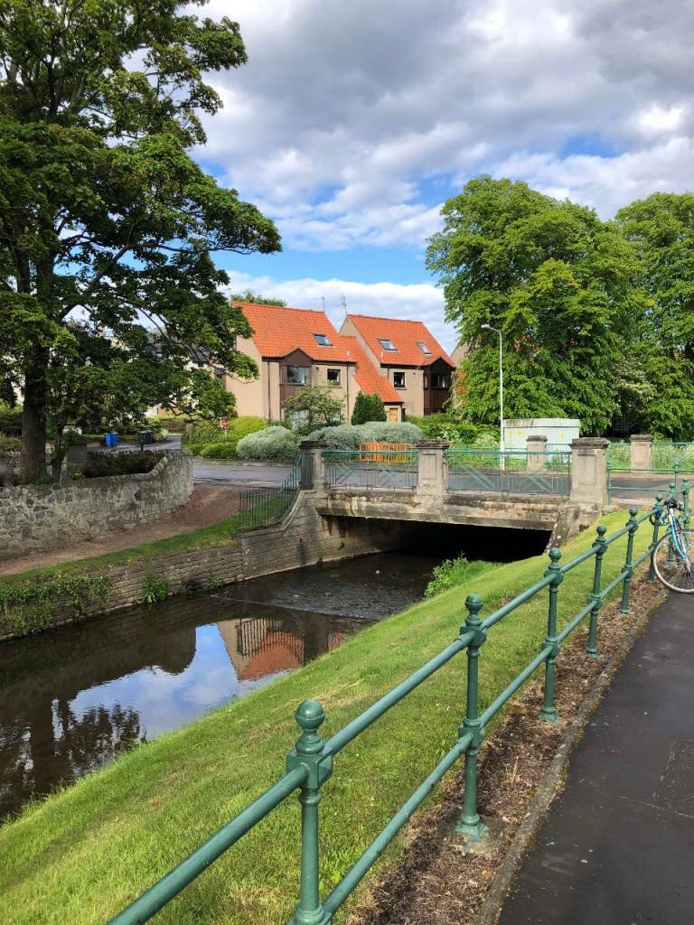 Quiet 2 bed near town centre