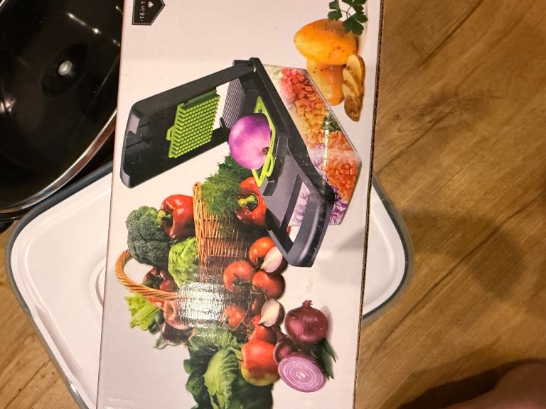 KITCHEN IDEAS 16 Pcs VEGGIE SLICER - Brand New in Box