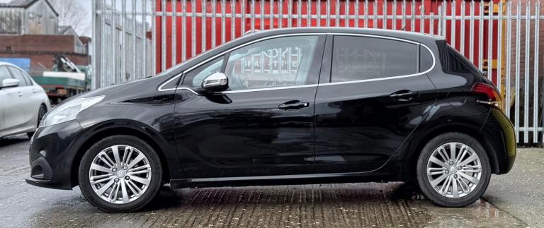 2017 Peugeot 208 1.2 PureTech Allure Euro 6 5dr HATCHBACK Petrol Manual