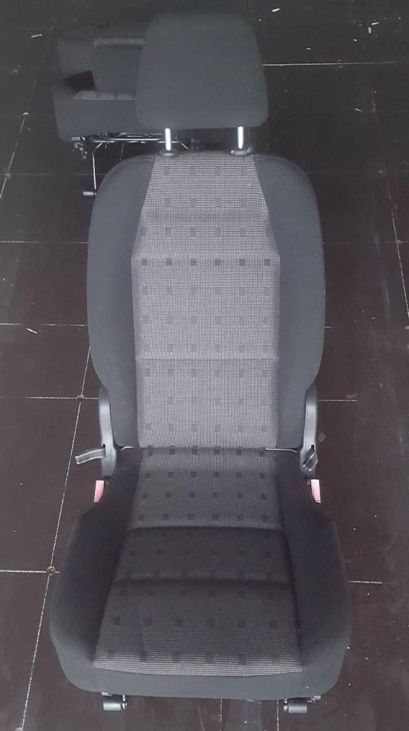 Peugeot 307 SW (estate) Left Right Rear Seat 2very good condition