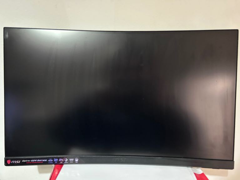 Curved MSI Monitor 24”, 144Hz AV