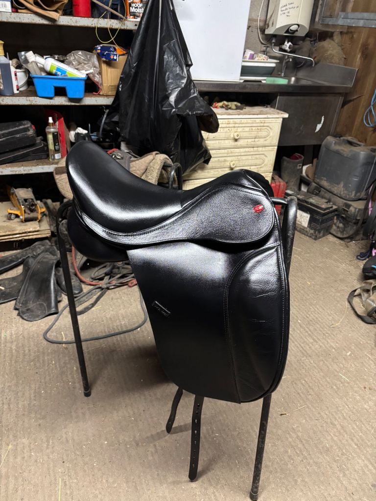 17” Kent and Masters Dressage Saddle