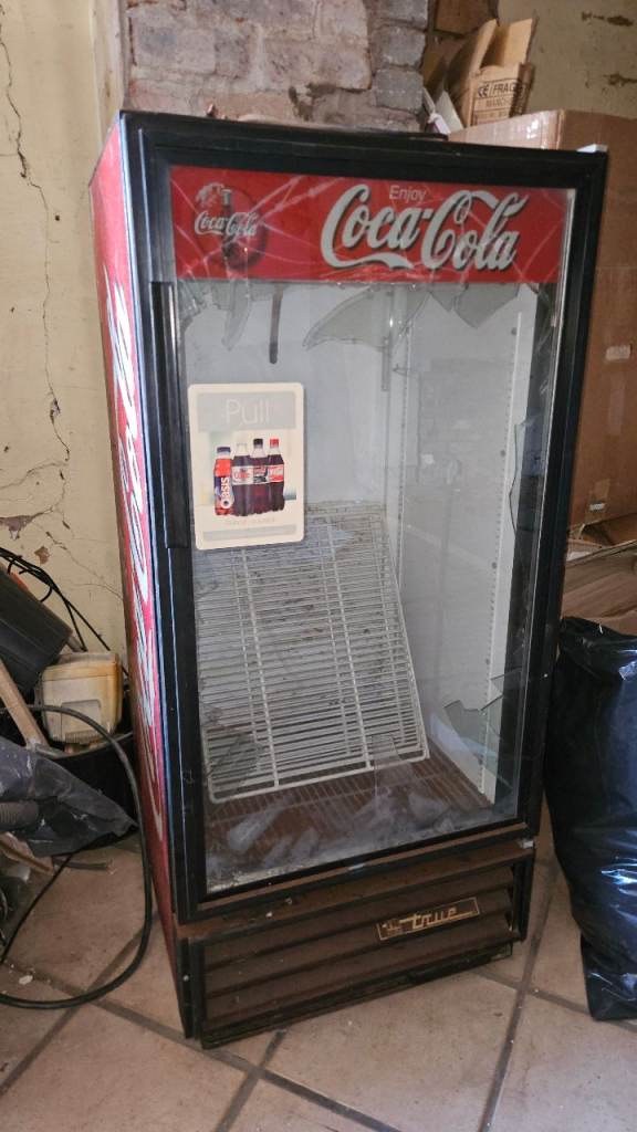 Coke Drinks Machine UNTESTED/SPARES REPAIR/ SCRAP METAL