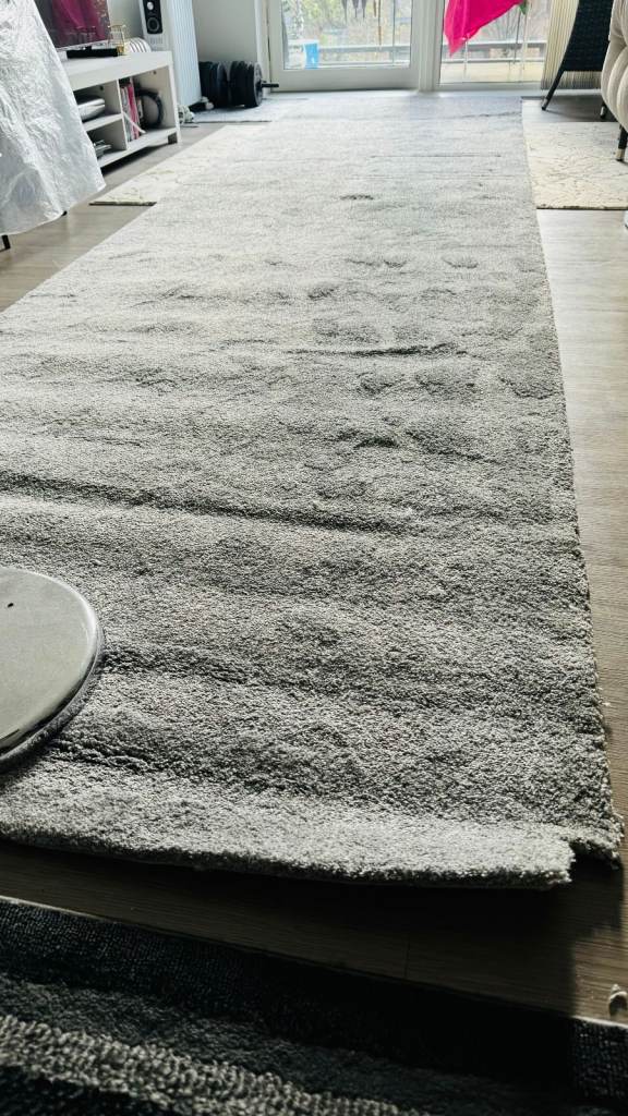 Brand New Carpet Remnant off-cut piece – Light Grey – 397 x 137cm