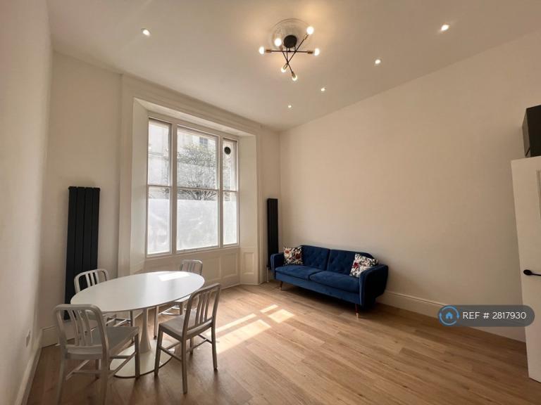 1 bedroom flat in Gloucester Terrace, London, W2 (1 bed) (#2817930)