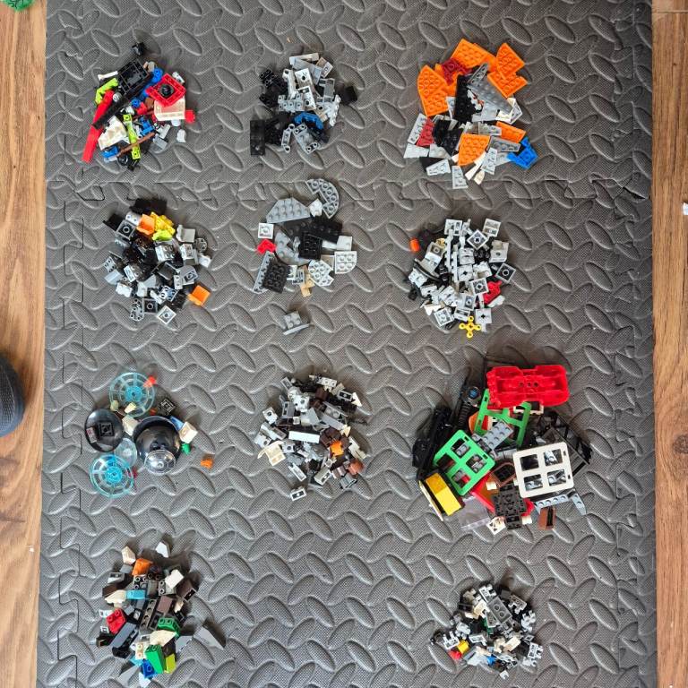 LEGO Bundle 1kg, Set Mixed Bricks Parts Pieces Minifigures & Accessories Job Lot