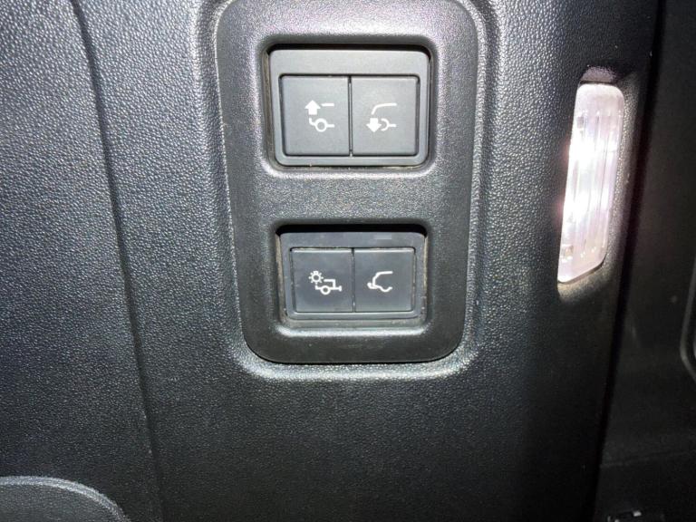 2020 Land Rover Defender 110 3.0 D300 MHEV SE Hard Top SUV Auto 4WD MWB Euro 6 (s/s) 5dr PANEL VA...