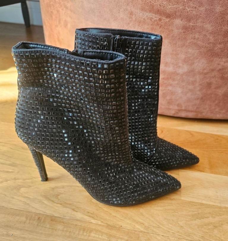 Beautiful Dune party heels boot