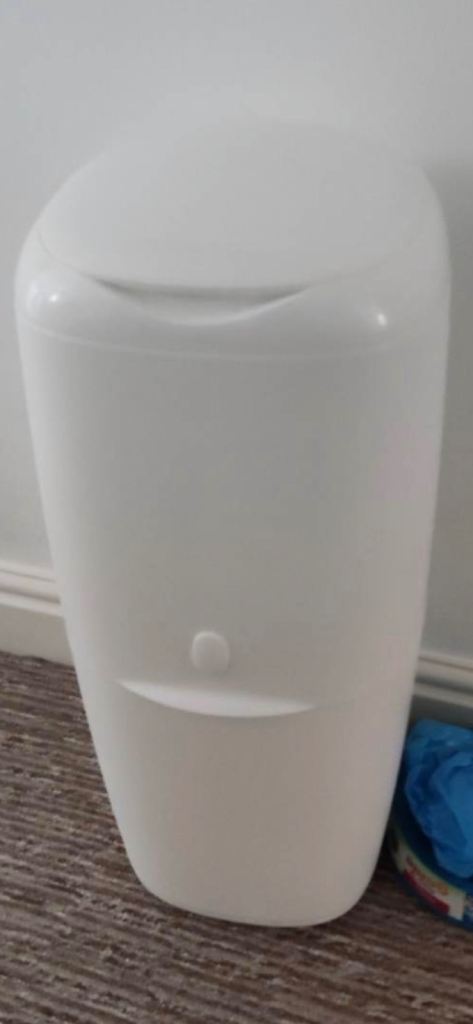 White incontinence or baby Nappy Bin and large box of incontinence pads Good Condition