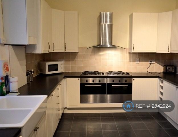 7 bedroom flat in Clifton Terrace, Edinburgh, EH12 (7 bed) (#2842924)