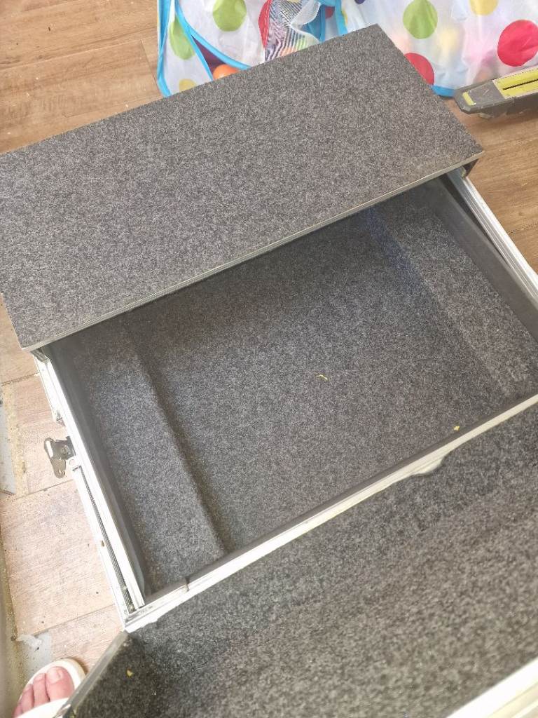 Dj flight case heavy duty with sliding draw 