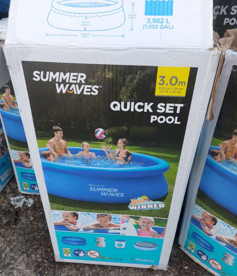10 feet swimming pool only £20. with cover filter pump set £35