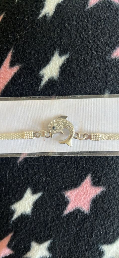 (955) Costume jewellery: dolphin bracelet, new!