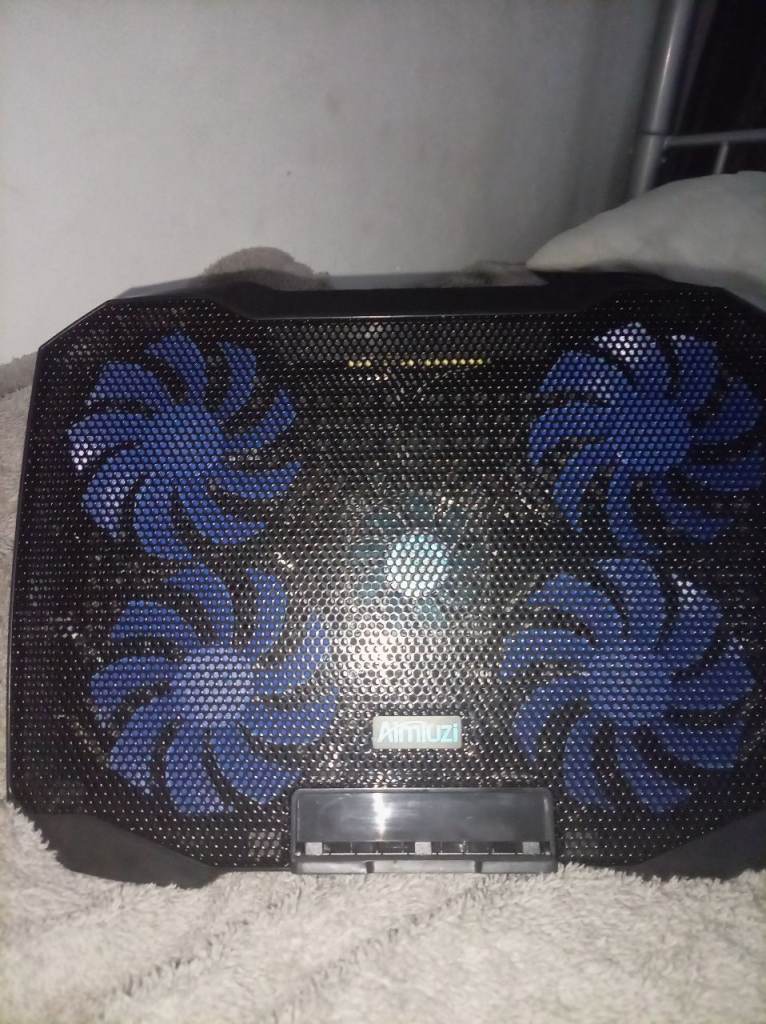 Laptop fan cooling stand