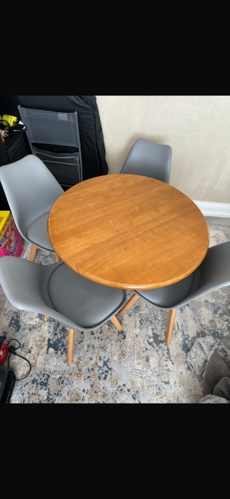 Round Wooden Dining Table with 4 Grey Chairs