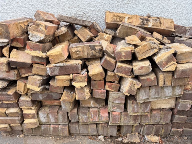 Reclaimed Bricks - red/brown good Condition